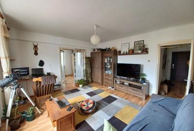 Apartament cu 2 camere semidecomandat, mobilat în Plopilor
