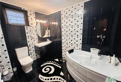 SUPER PROPRIETATE, vila 310 mp construiti, 1000 mp teren PADUREA ROSU - 17