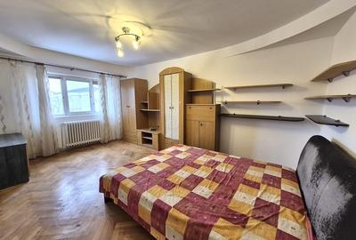 Apartament cu 3 camere decomandat în Târgu Cucu
