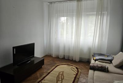 Apartament cu 3 camere decomandat, mobilat în Complex Studențesc