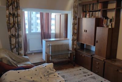 Apartament cu 2 camere decomandat, etajul 3/4, zona Nicolina - 1