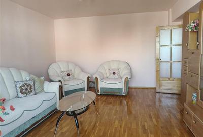 Apartament cu 3 camere decomandat în Buzaului
