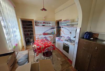 Apartament 3 camere, Centrul Vechi, Str. Teatrului, etaj 2/2, comision 0 - 6