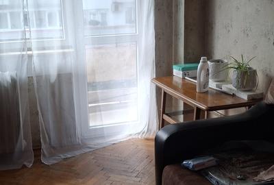 Apartament 3 camere zona centrala decomandat etajul 4/10. - 4