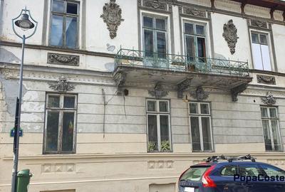 Casă individuală cu 18 camere în Ultracentral