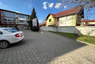 Casă individuală cu 10 camere în Lipovei