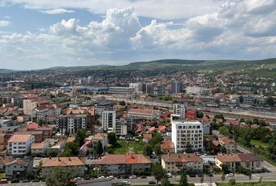 Apartament cu 3 camere decomandat, mobilat în Central