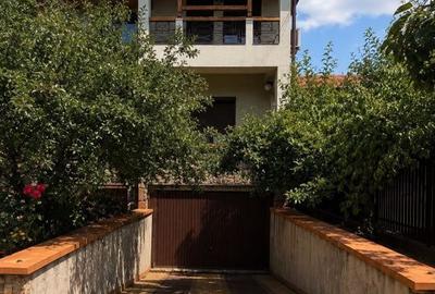 Casă individuală cu 6 camere în Văcăresti