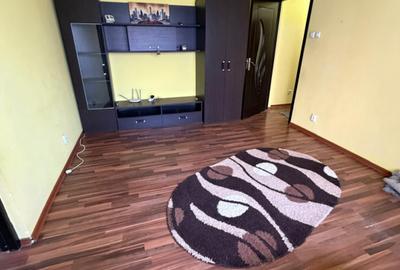 Apartament cu 2 camere semidecomandat, mobilat în Filiași