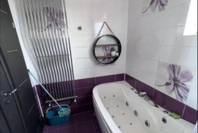 Apartament cu 3 camere decomandat în Faleza Nord