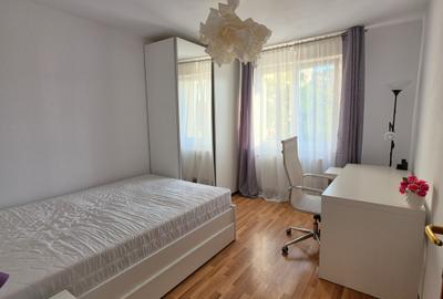 Apartament cu 4 camere semidecomandat în Apărătorii Patriei