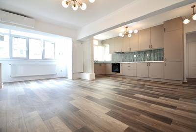 Apartament cu 3 camere decomandat în Teiul Doamnei