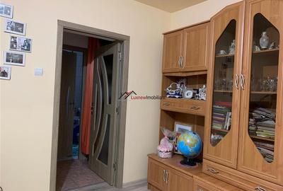 Apartament 2 camere + bucătărie, renovat recent, cu parcare – Dealul F - 11
