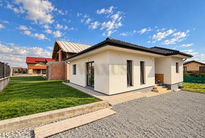 Casă individuală cu 3 camere în Câmpenești