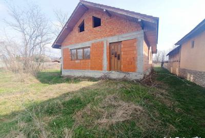 Casă individuală cu 4 camere în Arcani
