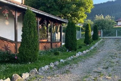 Casă de vânzare mai multe detalii la nr 0756709977 - 8