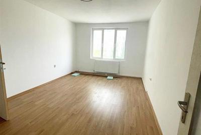 Apartament cu 3 camere circular în Astra