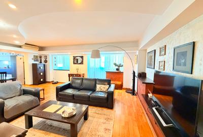 Apartament cu 3 camere decomandat în Nicolina