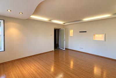 Sebastian, Apt 3 Camere  LIBER 1 PARCARE An Bloc 1987 REABILITAT Et. 6/8 - 3