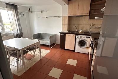 Apartament cu 3 camere decomandat, mobilat în Tei