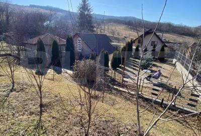 Casă individuală cu 6 camere în Stejeriș