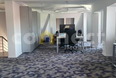Birou, de 140.00 mp, în Central