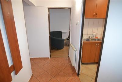 Apartament 3 camere decomandat intrare Răcădău, Str. Carpați - 11
