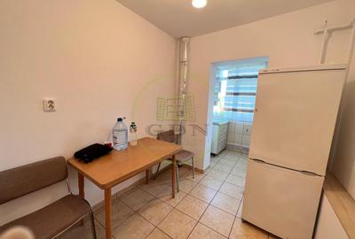 Apartament 3 camere, decomandat, cartier Sarari, zona Liceu Henri Coanda - 5