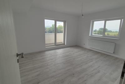 Apartament 3 camere nou zona Tractorul