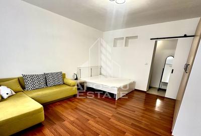 Garsonieră decomandată, mobilată în Central