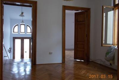 Ultracentral,Cismigiu, Stirbei Voda, vila interbelica,gradina, 7 camere, D+P/1+M - 1
