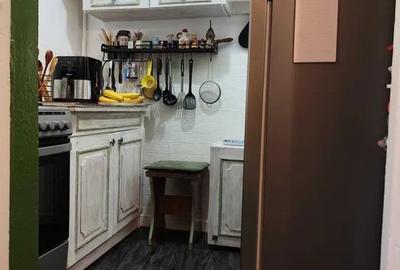 Apartament cu 3 camere nedecomandat, mobilat în Tătărași