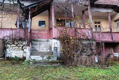 CASA TRADITIONALA - ANEXE - TEREN GENEROS - ZONA EXECELENTA - COMISION 0% - 1