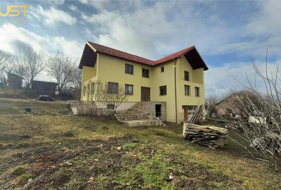 Casă cu 5 camere în Chinteni