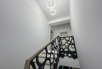 Casa superba cu garaj si terasa, 500mp teren, 1 Decembrie - 18