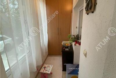 Apartament 3 camere decomandate 2 balcoane zona Brana Selimbar - 12