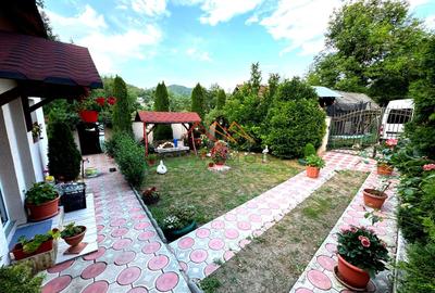 Casa 4 camere, anexe, recent renovata, foisor, teren 781mp, Izvoru, DB - 12
