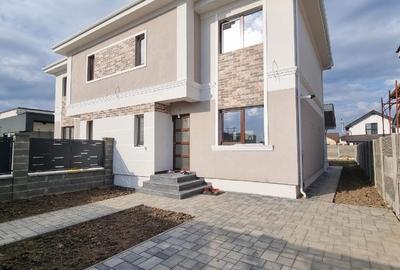 Duplex cu 4 camere în Moșnița Nouă