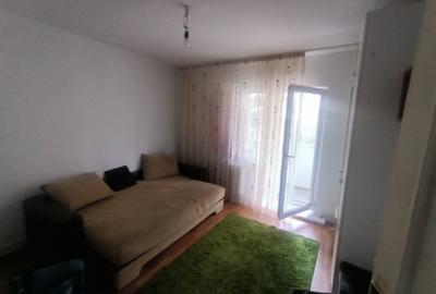 Apartament 3 camere pe Izlazului la etajul 2, 2 balcoane, 64 mp