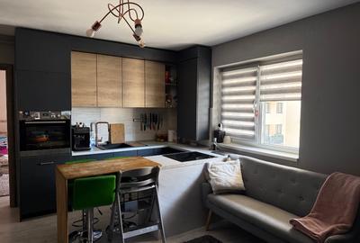 Apartament cu 3 camere decomandat, mobilat în Florești