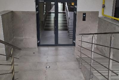 Inchiriez, apartament nou, doua camere, Central Adress. - 2