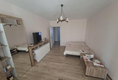 Apartament cu 3 camere decomandat, etaj 4/10, zona Alexandru cel Bun - 1