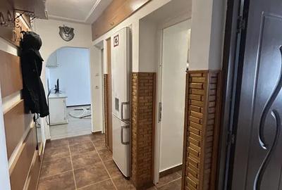 Apartament cu 3 camere semidecomandat, mobilat în Alexandru cel Bun