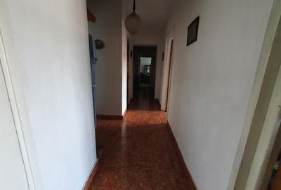 Vanzare apartament 4 camere , bloc Gioconda - 1