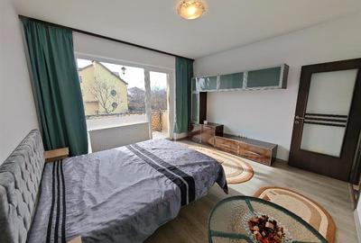 Garsonieră decomandată, mobilată în Tractorul