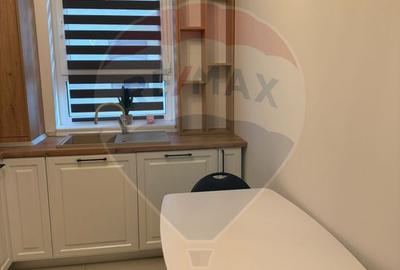 Apartament cu 3 camere, 2 bai și loc de parcare - 60