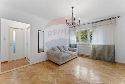 Apartament cu 2 camere decomandat, mobilat în Central