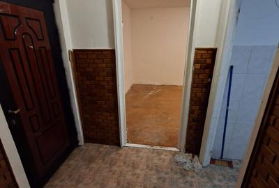 Apartament 2 camere, decomandat, etajul 1/10, zona Podu Ros - 1