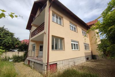 Negociabil! Vila cu 2 apartamente si pod mansardabil, teren, Mircea cel Batran.