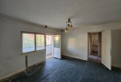 Apartament cu 2 camere semidecomandat în Aradului